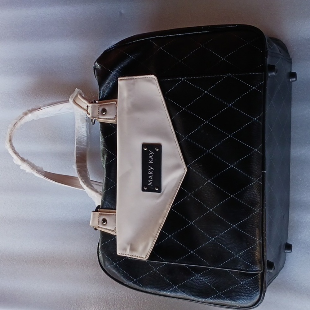 Mary Kay Vintage 1980’s/90’s Black and Ivory, Mary Kay